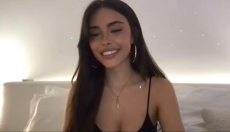 Madison Beer Livestream, Madison Beer Stream, Madison Beer Twitch, Beer Icon, Madison Beer Outfits, Beer Outfit, Birthday Post, Madison Beer, Beautiful Ladies