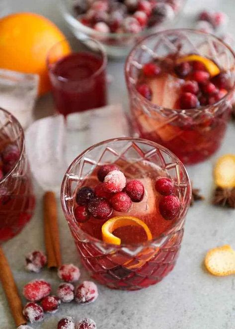 Bourbon Drinks Recipes, Cranberry Simple Syrup, Thanksgiving Punch, Bourbon Old Fashioned, Cranberry Cinnamon, Sugared Cranberries, Cranberry Cocktail, Thanksgiving Drinks, Bourbon Drinks