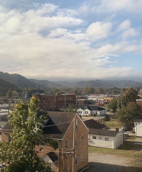 Appalachian Town Aesthetic, Applachia Aesthetic, Creepy Appalachia, Southern Appalachia Aesthetic, Reference Pose Cute, Appalachian Gothic Aesthetic, Creepy Mountain, Appalachian Aesthetic, Appalachia Aesthetic