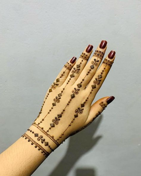 Henna Or Mehndi in Urdu Culture of centrl asia India Pakistan Turkish Africa Arab Countries Wedding Eid Speical #mehndi #henna #wedding #hennaart #hennaartist #mehndidesigns #hennatattoo #mehendi #mehndidesign #hennadesign #mehndiartist #hennadesigns #mehndiart #bride #bridalhenna #hennainspire #art #hennalove #indianwedding #bridalmehndi #bridal #mehandi #love #hennawedding #pakistaniwedding #hennainspo #mehndilove #whitehenna #mehndibride #hennainspiration #fashion #wedding #aesthetic #mehndi Pakistani Simple Mehndi Designs, Minimal Mehendi, Simple Henna Designs Hand, Aesthetic Mehndi, Beautiful Simple Mehndi Design, Short Mehndi Design, Arab Countries, Front Mehndi Design, Simple Mehendi Designs