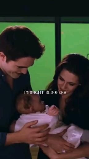 Twilight Fan Cast, Twilight Bloopers Photo, Twilight Prom Aesthetic, Funny Twilight Pictures, Twilight Tiktok Funny, Twilight Behind The Scenes Funny, Innapropriate Outfits, Shifting To Twilight, Emily Twilight