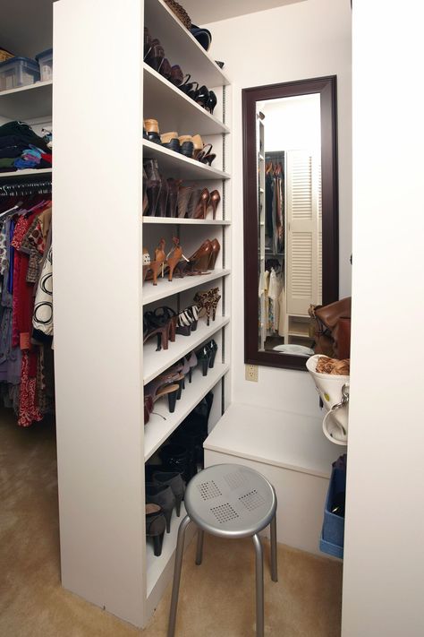 11 Clever Design Ideas That Will Totally Transform Your Small Walk-In Closet Small Walk In Closet Layout, Small Closet Systems, Small Walk In Closet Design, Walk In Closet Layout, Shoe Shelf In Closet, Small Laundry Closet, Small Closet Design, Diy Walk In Closet, Bedroom Makeover Ideas