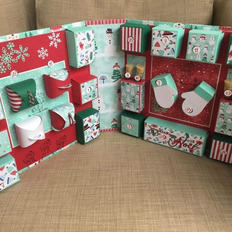 Advent Calendar House, Homemade Advent Calendars, Christmas Advent Calendar Diy, Merry Bright Christmas, Diy Gift Set, Diy Gifts For Friends, Diy Advent Calendar, Diy Christmas Cards, Christmas Advent Calendar