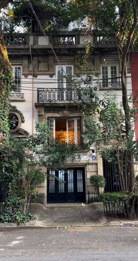 Mexico City Style, Apartment Outside, Condesa Mexico City, Cute Coffee Shop, Aesthetic Apartment, Manifesting Vision Board, Time Of Our Lives, Hotel Project, Bachelor Pad