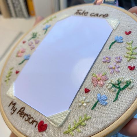 Polaroid Embroidery Frame, Embroidery Polaroid Frame, Polaroid Embroidery, Photo Hoop, Loop Embroidery, Marco Polaroid, Diy Embroidery Projects, Wedding Hoop, My Person