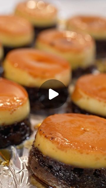 Claudia on Instagram: "Looking for a super easy and delicious dessert? Well since celebrations are just around the corner, I want to share with you how to make the best MINI CHOCOFLANS it makes the perfect bite size dessert. Now let me tell you I shared with you my original recipe 6 years ago and it’s been a staple in many of your homes, when I first shared this recipe a lot of you didn’t like the way I do it, but let me tell you this gives you a clean separation between the flan and cake and most importantly the cake is not over baked! 

‼️make sure not to fill up the muffin cups all the way!! 

Ingredients: this makes 1 whole chocoflan, 12 jumbo muffins or 48 mini 
1/4 cup whipped cream cheese
5 eggs
1 evaporated can
1 condensed can
1 tbsp Mexican vanilla blend
1 triple chocolate fudge c Mini Choco Flan Recipe, Mini Chocoflan Recipe, Mini Flan Cups, Chocoflan Recipe Mexican, Mini Flan Recipe, Choco Flan Recipe, Flan Recipe Mexican, Mini Chocoflan, Mini Flan