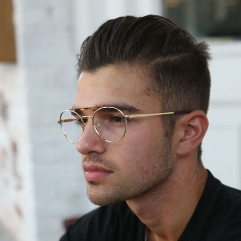 Designer metal aviator frames from Vint & York. Shown in Gold. Aviator Glasses Men, Round Face Men, Square Face Shape, Eyewear Trends, Portrait Photography Men, Aviator Glasses, Diy Clothes Life Hacks, Shot Hair Styles, Everyday Hairstyles