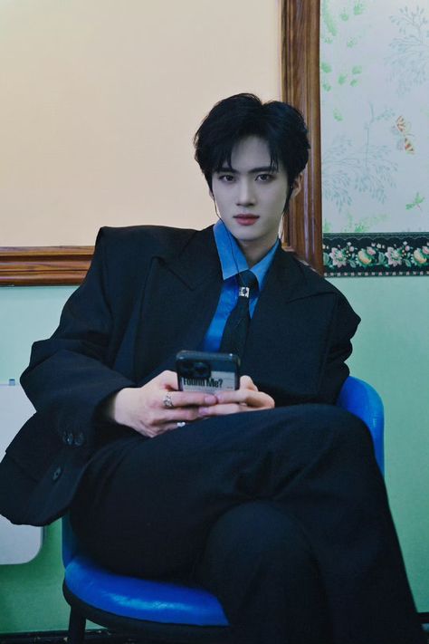 Yanan Pentagon, Pentagon Yanan, E Dawn, Romantic Manga, Cube Entertainment, Hit Songs, Celebrities Male, Bias Wrecker, Photo Cards