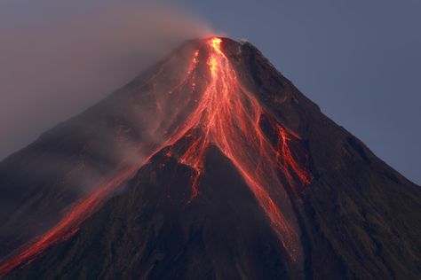 Mayon Volcano Eruption, Mayon Volcano, Taal Volcano, Philippine Government, Volcano Eruption, Mauna Loa, Active Volcano, Volcanic Rock, Majestic Mountains