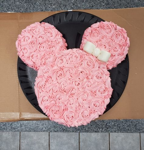 Minnie Mouse Rosette Cake, Easy Minnie Mouse Cake, Minnie Mouse Head Cake, Minnie Mouse Sheet Cake, Cake Rosettes, Minnie Mouse Cupcake Cake, 1st Bday Cake, Mickey Mouse Birthday Cake, Minnie Mouse Birthday Cakes