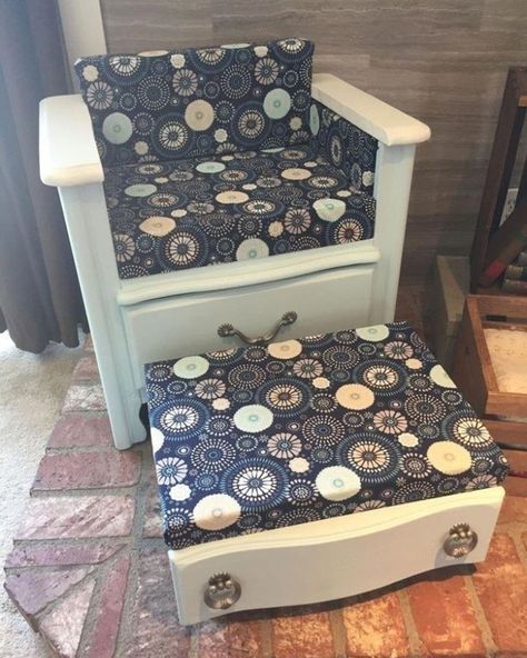 Craftyfun.com on Instagram: “A nightstand turned chair and ottoman” Dresser Makeover Diy, Easy Furniture Makeover, Diy Furniture Makeover Ideas, Dressers Makeover, Old Chair, Furniture Rehab, Creative Furniture, Repurposed Furniture Diy, Furniture Hacks