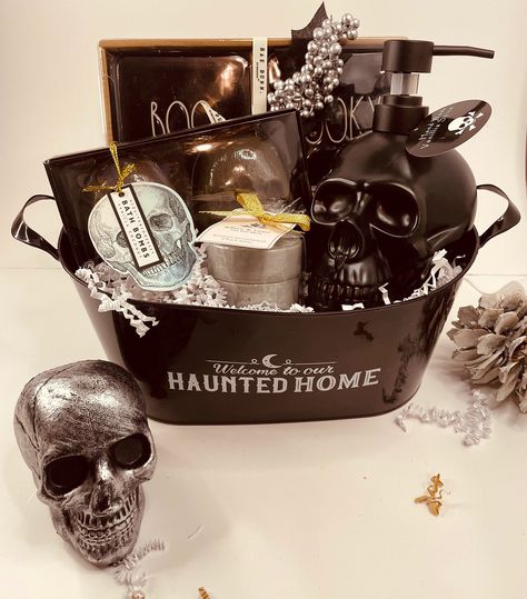 Gothic Basket, Black Gift Basket, Black Themed Gift Basket, Color Themed Gift Baskets Black, Black Gift Basket Ideas, Easy Gift Baskets, Bath Gift Basket, Pumpkin Gift, Skull Gifts