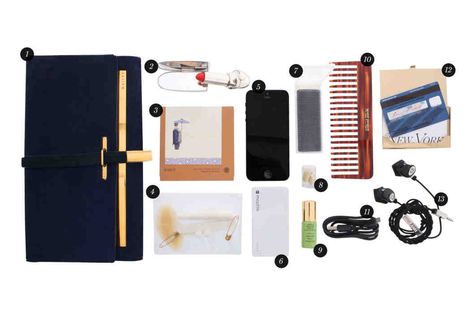 How to Pack a Clutch Like a Fashion Editor -- The Cut Clutch Essentials, Chic Travel Accessories, Moving Hacks Packing, Tote Bag Organizer, Packing To Move, Helpful Things, Au Pair, What In My Bag, Small Clutch