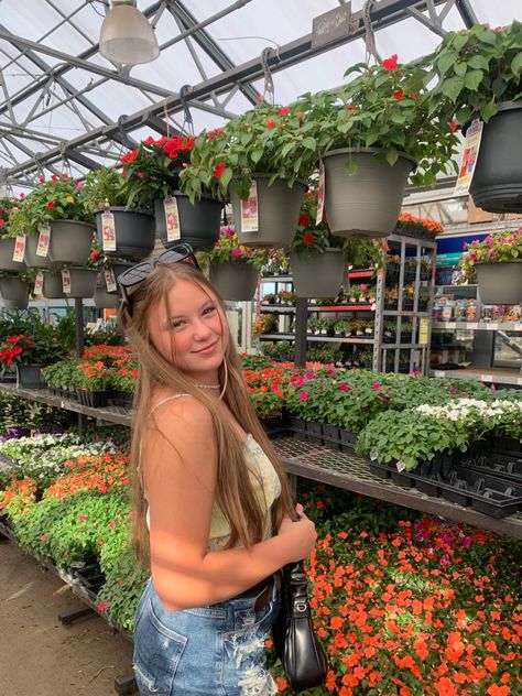 Flower Shop Pictures Instagram, Garden Pictures Instagram, Greenhouse Instagram Pictures, Backyard Instagram Pictures, Greenhouse Picture Ideas, Garden Center Photoshoot, Plant Shop Photoshoot, Backyard Photoshoot Ideas Instagram, Garden Picture Ideas