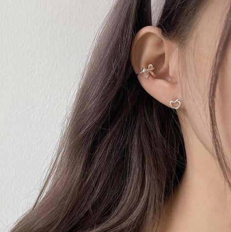 Ethereal Jewelry, Cool Ear Piercings, Pretty Ear Piercings, Double Earrings, Cute Ear Piercings, Dream Jewelry, Jewelry Inspo, Stylish Jewelry, Pretty Jewellery