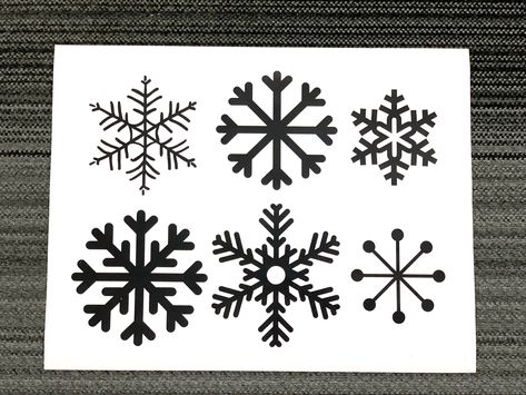 DIY Hot Glue Snowflake Ornaments Hot Glue Snowflakes, Glue Snowflakes, Paper Snowflake Template, Mesh Christmas Tree, Christmas Ornament Template, Snowflakes Drawing, Snowflake Images, How To Make Snowflakes, Snowflake Template