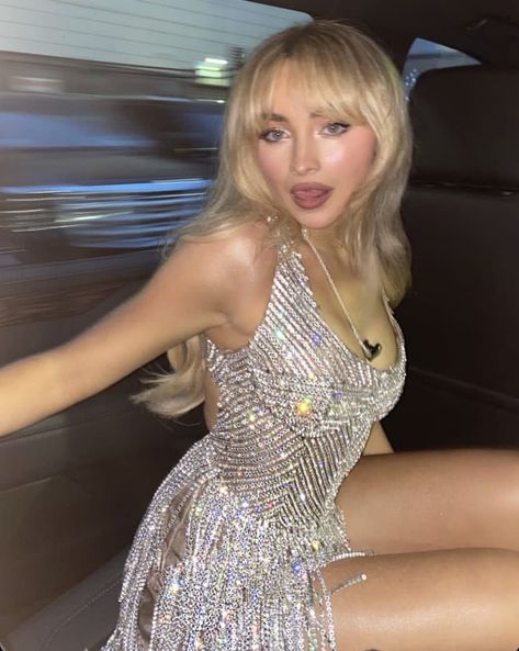 Sabrina Carpenter Style, Sabrina Carpenter Outfits, Celebrity Singers, Fringe Dress, Couple Aesthetic, Look At You, Sabrina Carpenter, Pop Star, Selena Gomez