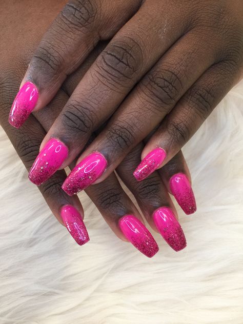 Pretty Coffins, Natural Nail Care, Pink Glitter Nails, Ombre Nails Glitter, Hot Pink Nails, Nail Tattoo, Diamond Nails, Glitter Ombre, Pink Valentines