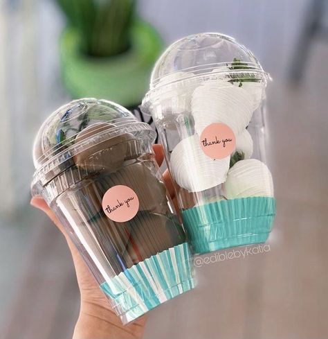 Chocolate Covered Strawberries Bouquet, Săpunuri Handmade, Mini Torte, Chocolate Covered Fruit, 귀여운 음식 그림, Dessert Packaging, Chocolate Covered Treats, Bakery Packaging, Baking Business