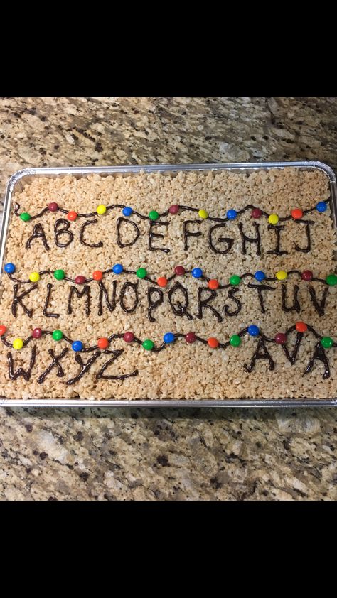 Stranger Things rice crispy treat birthday cake Stranger Things Rice Krispie Treats, Stranger Things Treats, Stranger Things Food, Valentines Things, Bday Food, Bday Plans, Stranger Things Halloween Party, Rice Crispy Treat, Stranger Things Theme