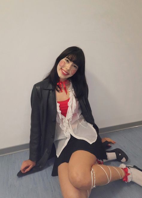 Cute Jigsaw Costume Women, Diy Horror Movie Costumes, Female Horror Characters Costumes, Billy Jigsaw Costume, Halloween Simple Outfit, Jigsaw Womens Costume, Jigsaw Female Costume, Costume Picture Ideas, Jig Saw Halloween Costume