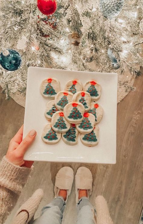 Christmas Vsco, Hot Chocolate Aesthetic, Cookies And Hot Chocolate, Christmas Aesthetic Friends, Vsco Christmas, Chocolate Aesthetic, Pinterest Christmas, Aesthetic Friends, Christmas Time Is Here