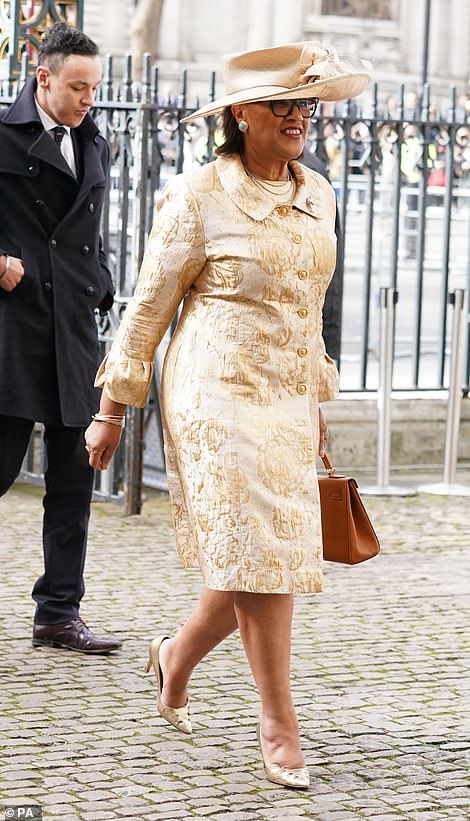 Commonwealth Day, Pastor's Wife, Elegant Wear, Pastors Wife, Church Suits, Queen Mother, African Queen, Classy Dress Outfits, Duchess Of Cornwall