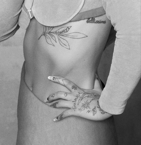 親切 | ariana grande, details. Ariana Grande Themed Tattoos, Ariana Grande Tattoo Ideas, All Of Ariana Grande Tattoos, Ariana Grande Tattoos Inspired, Ariana Grande Back Tattoo, Ariana Grande Inspired Tattoos, Ariana Grande Rib Tattoo, Ariana Grande Details, Ariana Grande Tattoos