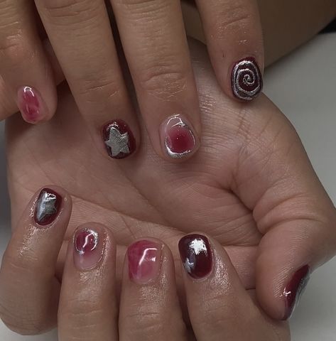 Chrome Design Short Nails, Short Valentines Day Nails Chrome, Graphic Short Nails, Short Nails Chrome Design, Chunky Short Nails, Short Cyberpunk Nails, Chunky Nail Art, Metallic Short Nails, Nail Inspo For Men