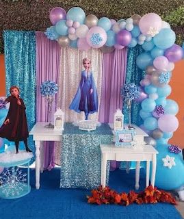 109 Ideas de decoración para Fiesta temática de Frozen Frozen Backdrop Ideas, Fiesta De Frozen Decoration Ideas, Elsa And Anna Birthday Party, Frozen Theme Party Decorations, Frozen Birthday Decorations, Frozen Balloons, Frozen Birthday Party Decorations, Elsa Birthday Party, Frozen Bday Party