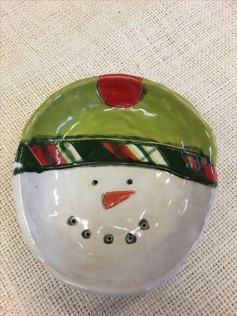 Karen Lucid Pottery. Pinch Pot Snowman Bowl. Christmas Pinch Pots, Winter Ceramics, Snowman Bowl, Pot Snowman, Clay Pinch Pots, Pottery Pinch Pot, Christmas Pottery, Art Docent, Pottery Christmas