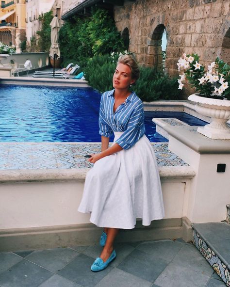 Soo gorgeous Teal Blue Outfits For Women, Eleonora Mararo, Look Vintage, Classic Outfits, Photo Instagram, Mode Inspiration, Style Guide, Elegant Outfit, Spring Summer Outfits