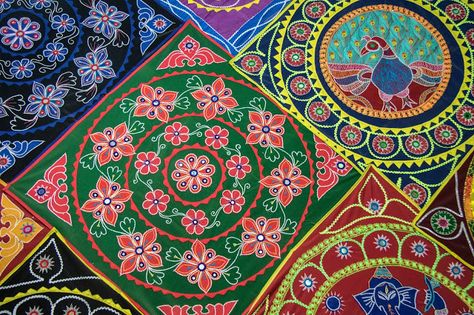 Pipli Appliques: Why Pipli in Odisha is a place which known to all ... Pipli Art, Vasudev Krishna, Applique Work, Indian Art Paintings, Art Journal Inspiration, Art Logo, Indian Art, Journal Inspiration, Appliques