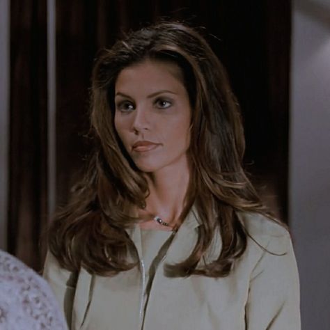 Charisma Carpenter Hair, Cordelia Chase Hair, Cordelia Buffy The Vampire Slayer, Cordelia Chase Aesthetic, Charisma Aesthetic, Buffy The Vampire Slayer Cordelia, Buffy Cordelia, Cordelia Chase Outfits, Faith Buffy The Vampire Slayer