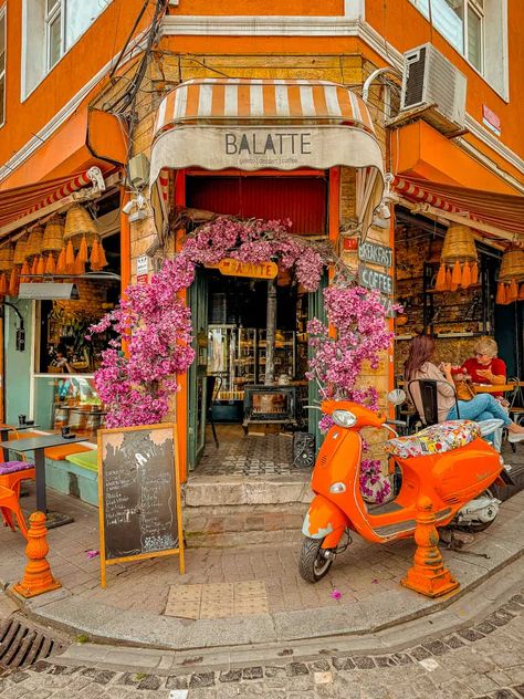 Balatte Gelato Balat Istanbul Turkey Istanbul Aesthetic, Istanbul Turkey Aesthetic, Turkish Aesthetic, Istanbul Streets, Turkish Cafe, Istanbul Summer, Istanbul Aesthetic, Turkey Aesthetic, Colorful Cafe