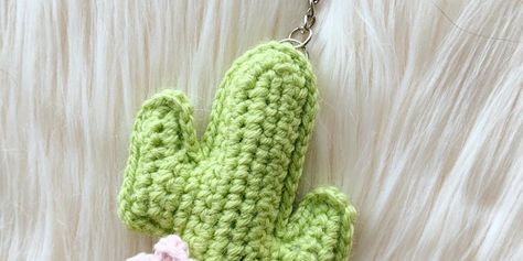 Plush Saguaro Cactus Keychain – ZoeCreates Cactus En Crochet, Handpainted Tote, Cactus Keychain, Handpainted Tote Bags, Crochet Plants, Crochet Cactus, Crochet Keychain Pattern, Crochet Hair Accessories, Crochet Plant