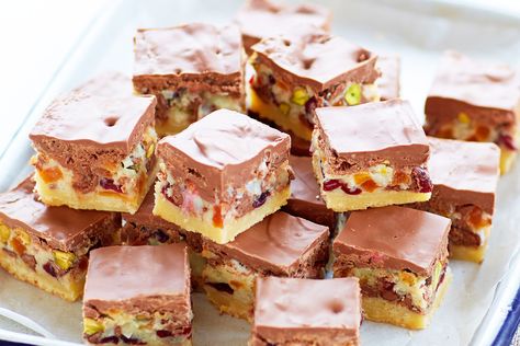 Keep your kids busy and entertained over the holidays with this easy baked rocky road slice recipe. Rocky Road Slice, Slice Recipe, Square Cake Pans, Cooking Chocolate, Slices Recipes, Baked Chips, Rocky Road, Chocolate Baking, Condensed Milk