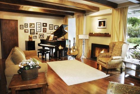 Grand Piano In Living Room, Piano In Living Room, Grand Piano Room, House Piano, Baby Grand Piano, Grand Pianos, Live House, Boy Rooms, Baby Grand Pianos