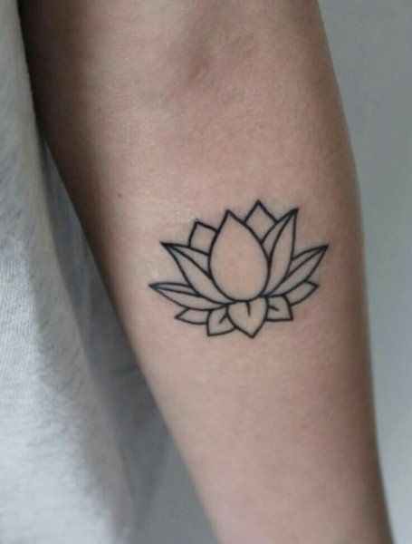 25 Beautiful Lotus Flower Tattoos for Women in 2021 - The Trend Spotter Flower Outline Tattoo, Lotus Flower Outline, Simple Lotus Flower Tattoo, Lotus Flower Tattoo Meaning, Lotusblume Tattoo, Simple Wrist Tattoos, Lotus Flower Tattoo Design, Lotus Tattoo Design, Lotus Tattoo