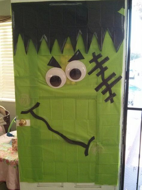 Here are a few silly and simple ideas for decorating your front doors for Halloween. Simple Halloween Door Decorations, Birthday Decorations Office, Diy Halloween Office Decorations, Halloween Door Decorating, Halloween Door Ideas, Halloween Door Decorations Classroom, Diy Halloween Door Decorations, Halloween Doors, Halloween Classroom Door