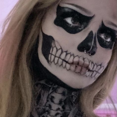 Goth Eye Makeup, Vampire Bride, Cute Halloween Makeup, Skeleton Makeup, Halloween Makeup Pretty, Amazing Halloween Makeup, Pretty Halloween, Horror Makeup, Halloween Makeup Inspiration