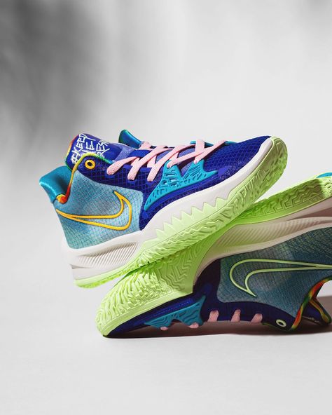 Out now! The Nike Kyrie 4 Low 'Keep Sue Fresh' honours WNBA basketball star Sue Bird. The pair comes in a colourful colour scheme to let you stand out on the court. Now available online. Shoes Rotation, Kyrie 4 Low, Hoop Shoes, Sue Bird, Kyrie 4, Basketball Star, Nike Kyrie, Shoe Ideas, Volleyball Shoes