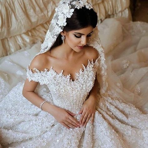 Brides Dresses, Cathedral Wedding Veils, Crown For Women, Cathedral Wedding, Beach Wedding Photography, Luxury Bridal, Wedding Boutique, Wedding Veils, Wedding Dress Long Sleeve