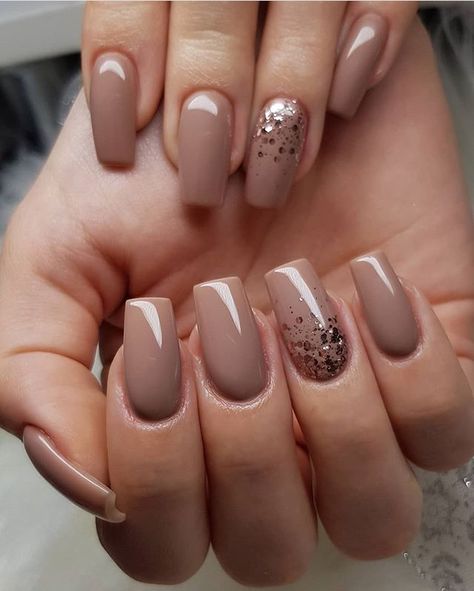 Tan Color Nails, Nude Tan Nails, Nude Autumn Nails, Tan Nails Design, Gold And Brown Nails, Trendy Nails Nude, Ongles Beiges, Beige Nails Design, Tan Nails