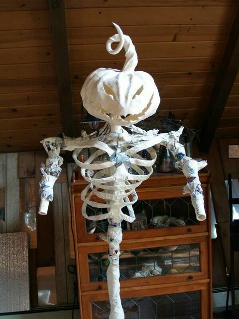 Scary Halloween Decorations Outdoor Diy, Dessin Game Of Thrones, Head Skeleton, Skeleton Decor, Scary Halloween Decorations Outdoor, Dark Skeleton, Scary Halloween Decorations Diy, Pumpkin Skeleton, Pumpkin Halloween Costume