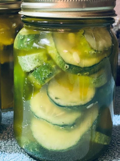 Open Kettle Canning, Canning Sweet Pickles, Kosher Dill Pickles, Canning Salt, Canning Pickles, Home Canning Recipes, Pickled Eggs, Pickle Slices, Water Bath Canning