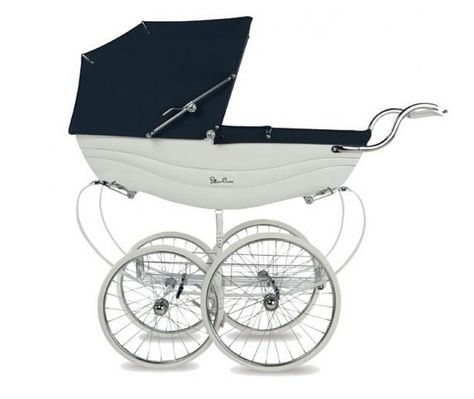 The only way I'd travel if I ever have a kid! Silver Cross Prams, Vintage Pram, Baby Buggy, Prams And Pushchairs, Pram Stroller, Dolls Prams, Baby Prams, Baby Carriage, Look Vintage