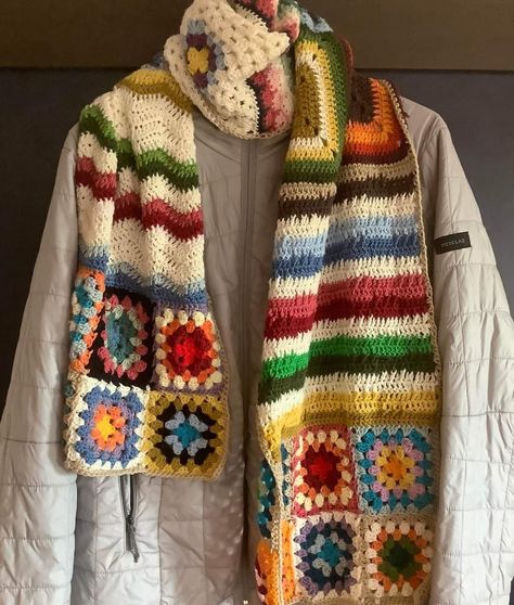 Freeform Crochet Scarf, Crochet Square Scarf, Granny Square Shawl Pattern, Crochet Scarfs, Crocheted Scarf, Mode Crochet, Crochet Business, Crochet Pumpkin, Bandeaus