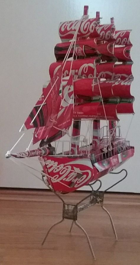 Coke Can Art, Soda Can Art Ideas, Coke Can Crafts, Pop Can Art, Pop Can Crafts, Sailboat Model, Lon Bia, Soda Can Art, Coca Cola Decor