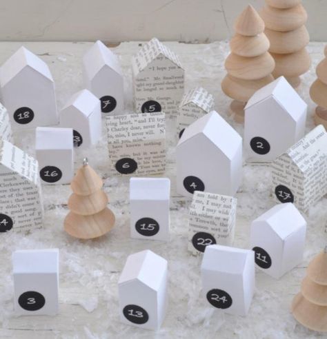 Simple Houses DIY Advent Calendar | This cute DIY advent calendar idea is a must-make for this Christmas. Advent Village, Rapping Gifts, House Advent Calendar, Paper Animal Crafts, Paper Village, Paper House Template, Homemade Advent Calendars, Advent Calendar Activities, Art Houses